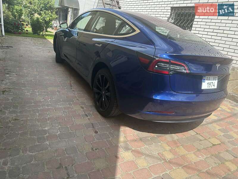 Седан Tesla Model 3 2018 в Києві