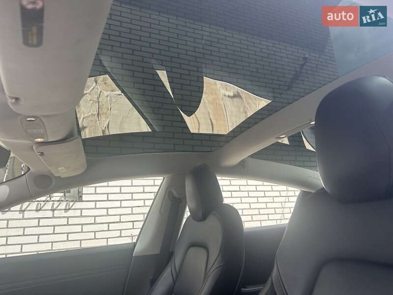 Седан Tesla Model 3 2018 в Києві