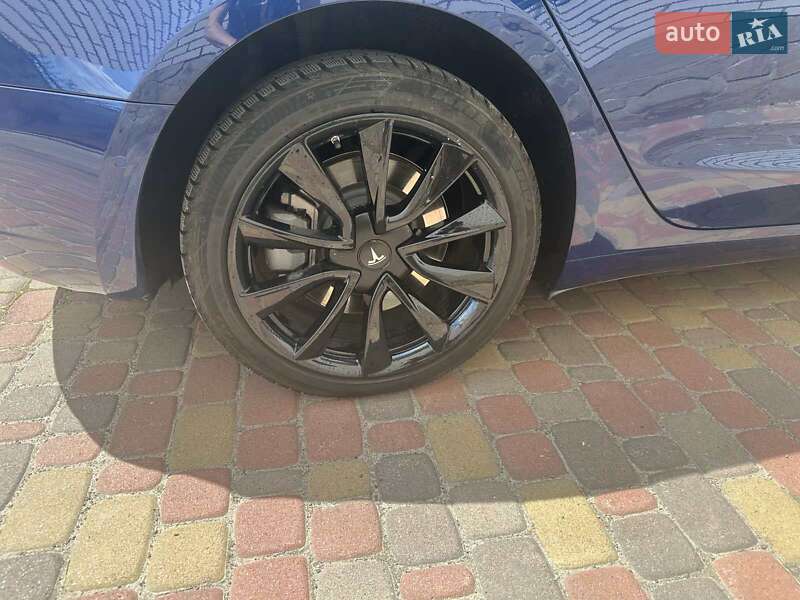 Седан Tesla Model 3 2018 в Києві