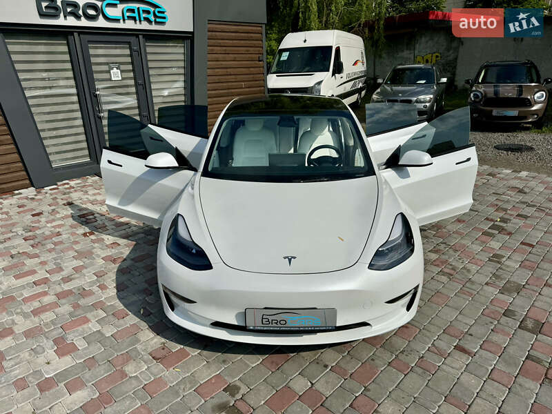 Седан Tesla Model 3 2022 в Вінниці