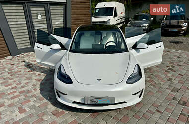 Седан Tesla Model 3 2022 в 
