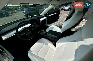 Седан Tesla Model 3 2022 в 