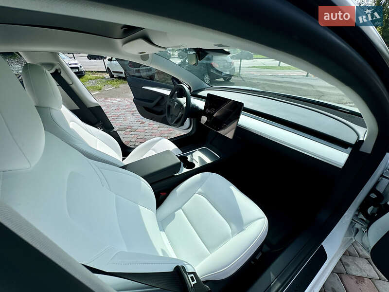 Седан Tesla Model 3 2022 в Вінниці