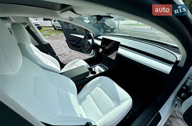 Седан Tesla Model 3 2022 в 