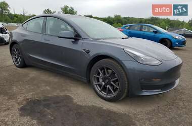 Седан Tesla Model 3 2023 в 