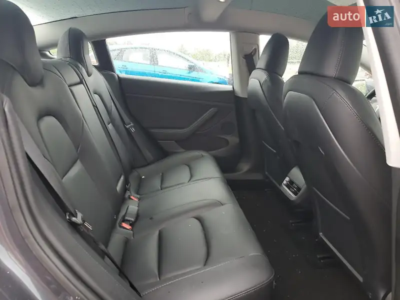Седан Tesla Model 3 2023 в 