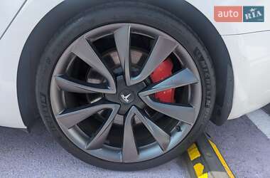Седан Tesla Model 3 2020 в 