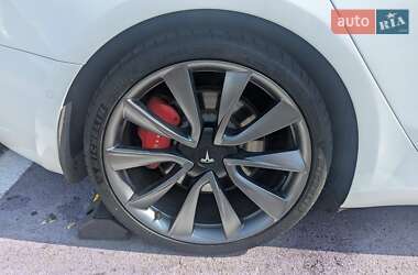 Седан Tesla Model 3 2020 в 