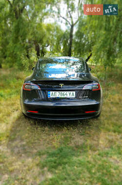 Седан Tesla Model 3 2022 в 