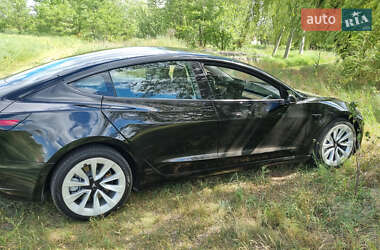 Седан Tesla Model 3 2022 в 