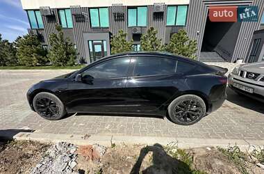 Седан Tesla Model 3 2022 в 