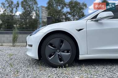 Седан Tesla Model 3 2020 в 