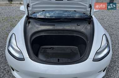 Седан Tesla Model 3 2020 в 