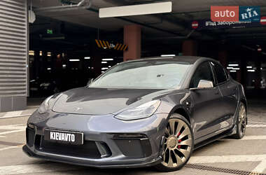 Седан Tesla Model 3 2021 в Киеве