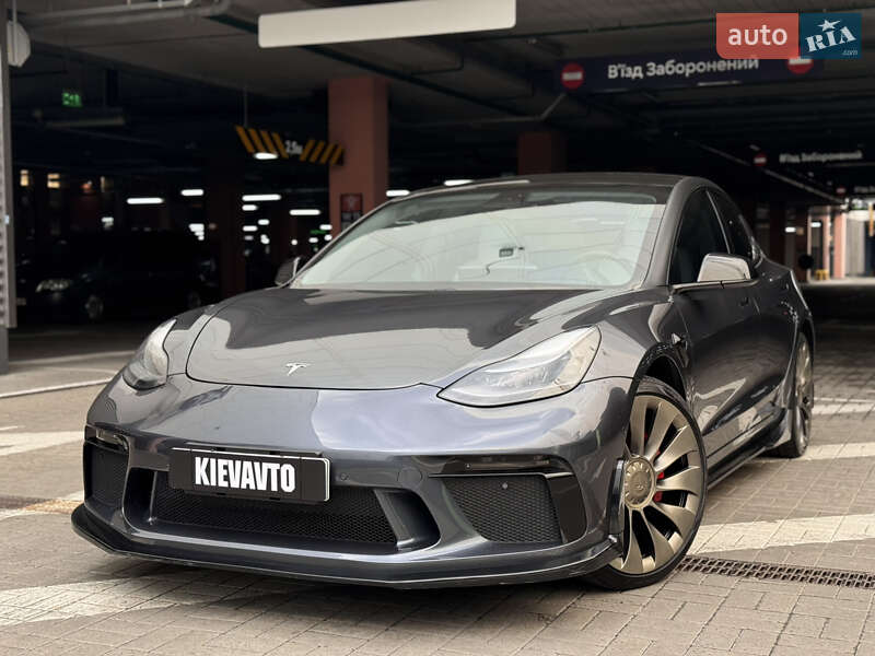 Седан Tesla Model 3 2021 в Киеве