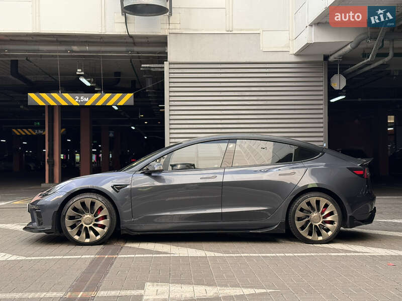 Седан Tesla Model 3 2021 в Киеве