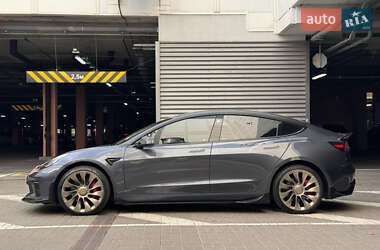 Седан Tesla Model 3 2021 в 