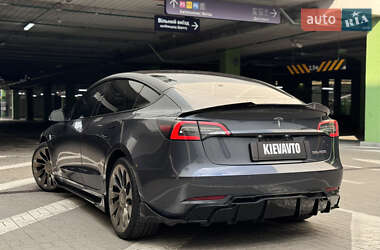 Седан Tesla Model 3 2021 в 