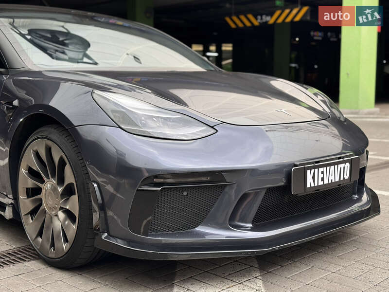 Седан Tesla Model 3 2021 в Киеве