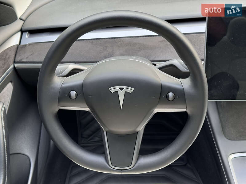 Седан Tesla Model 3 2021 в Киеве