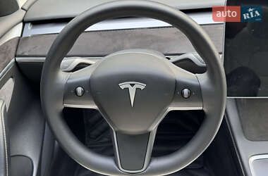Седан Tesla Model 3 2021 в 