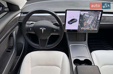 Седан Tesla Model 3 2021 в 