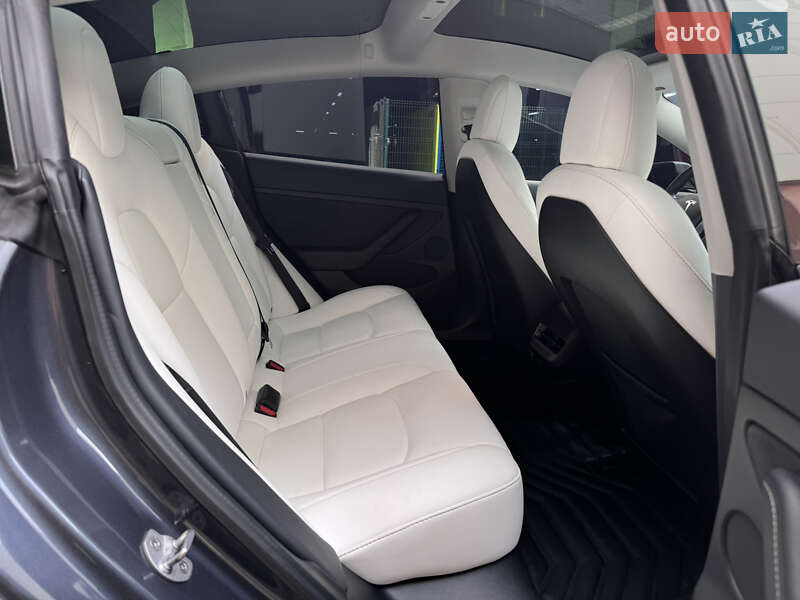 Седан Tesla Model 3 2021 в Киеве
