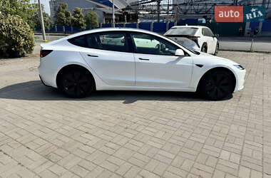 Седан Tesla Model 3 2024 в 