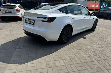 Седан Tesla Model 3 2024 в 