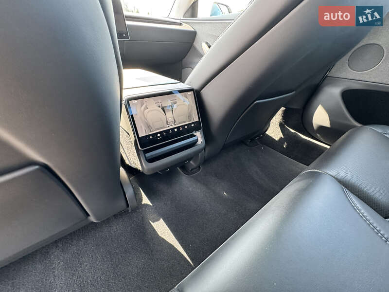 Седан Tesla Model 3 2024 в Днепре