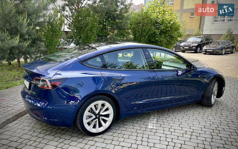 Седан Tesla Model 3 2022 в Ивано-Франковске