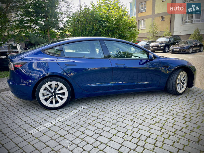 Седан Tesla Model 3 2022 в Ивано-Франковске
