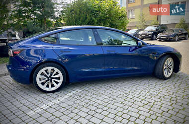 Седан Tesla Model 3 2022 в 