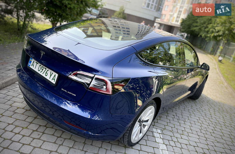Седан Tesla Model 3 2022 в Ивано-Франковске