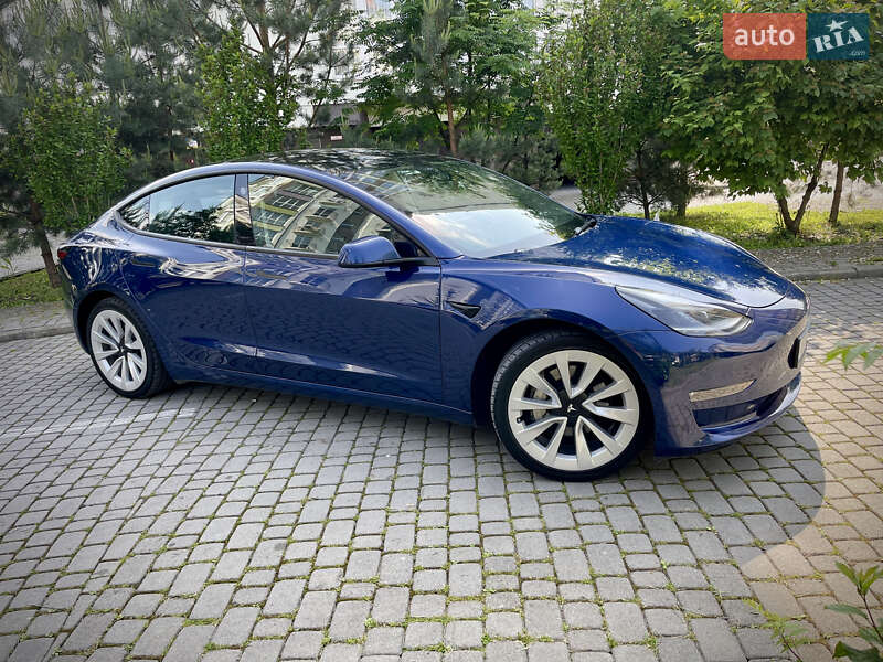 Седан Tesla Model 3 2022 в Ивано-Франковске