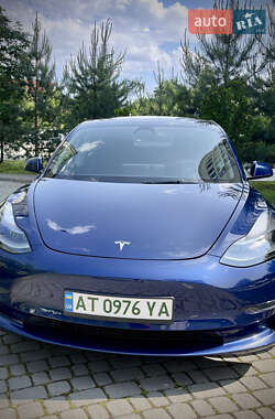 Седан Tesla Model 3 2022 в 