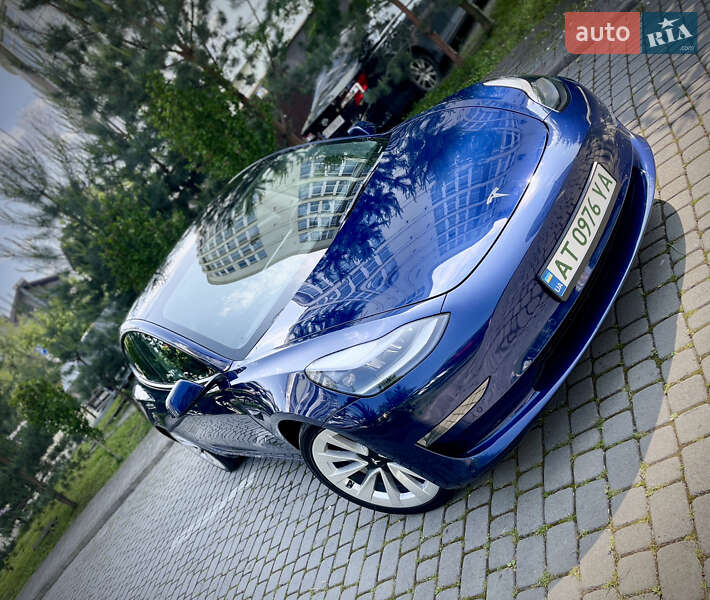 Седан Tesla Model 3 2022 в Ивано-Франковске