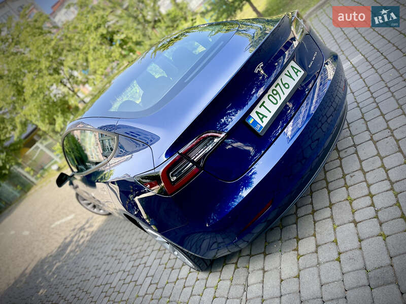 Седан Tesla Model 3 2022 в Ивано-Франковске