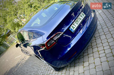 Седан Tesla Model 3 2022 в 