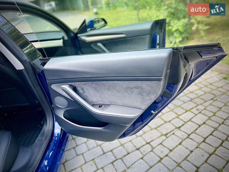Седан Tesla Model 3 2022 в Ивано-Франковске