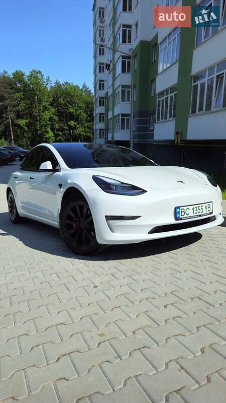 Седан Tesla Model 3 2021 в Новояворовске