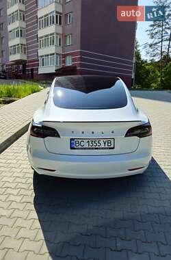 Седан Tesla Model 3 2021 в 