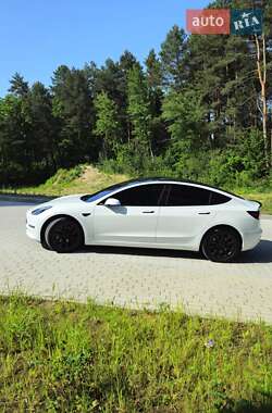 Седан Tesla Model 3 2021 в 