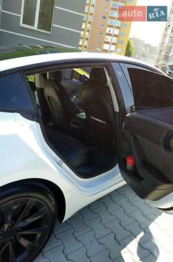Седан Tesla Model 3 2021 в 