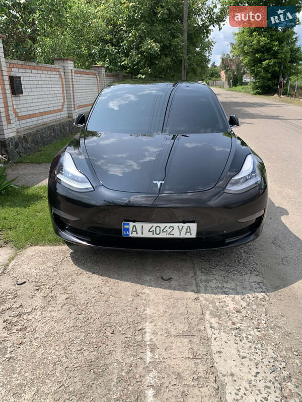 Седан Tesla Model 3 2019 в Буче