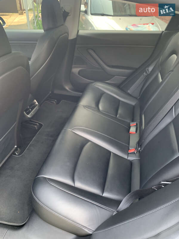 Седан Tesla Model 3 2019 в Буче