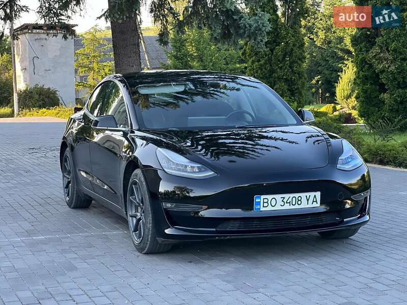 Седан Tesla Model 3 2019 в Кременці