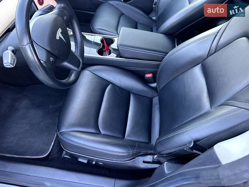 Седан Tesla Model 3 2019 в Кременці