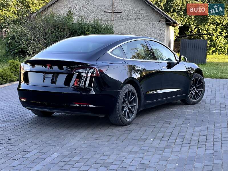 Седан Tesla Model 3 2019 в Кременці