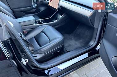 Седан Tesla Model 3 2019 в 